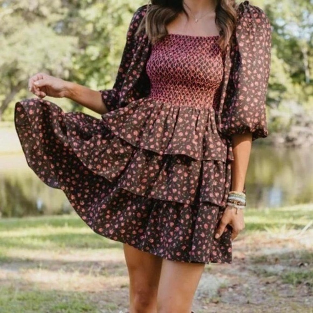 Vestique Women's Meet Me In The‎ Middle Floral Tiered Mini Dress Size Small
